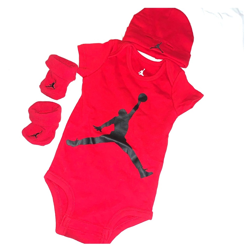 Baby red jordan set (NEVER WORN) (0-6 MONTHS)